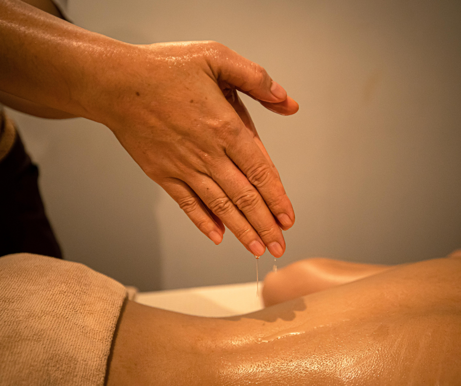 steam oil massage therapy